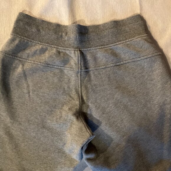 NWOT lululemon Cropped Jogger, Gray, Sz 8 - Picture 7 of 9